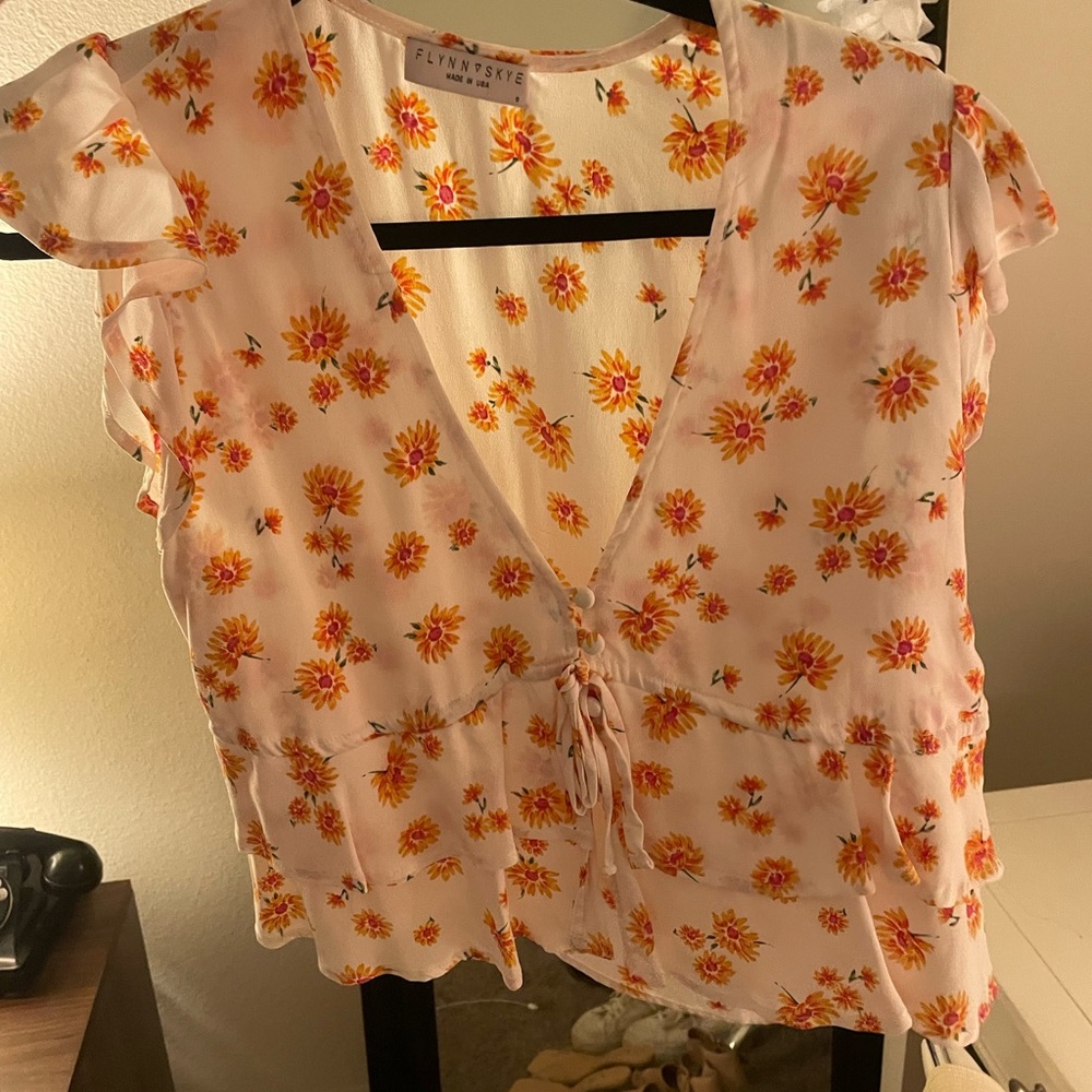 Flynn skye size small floral blouse kinda cropped